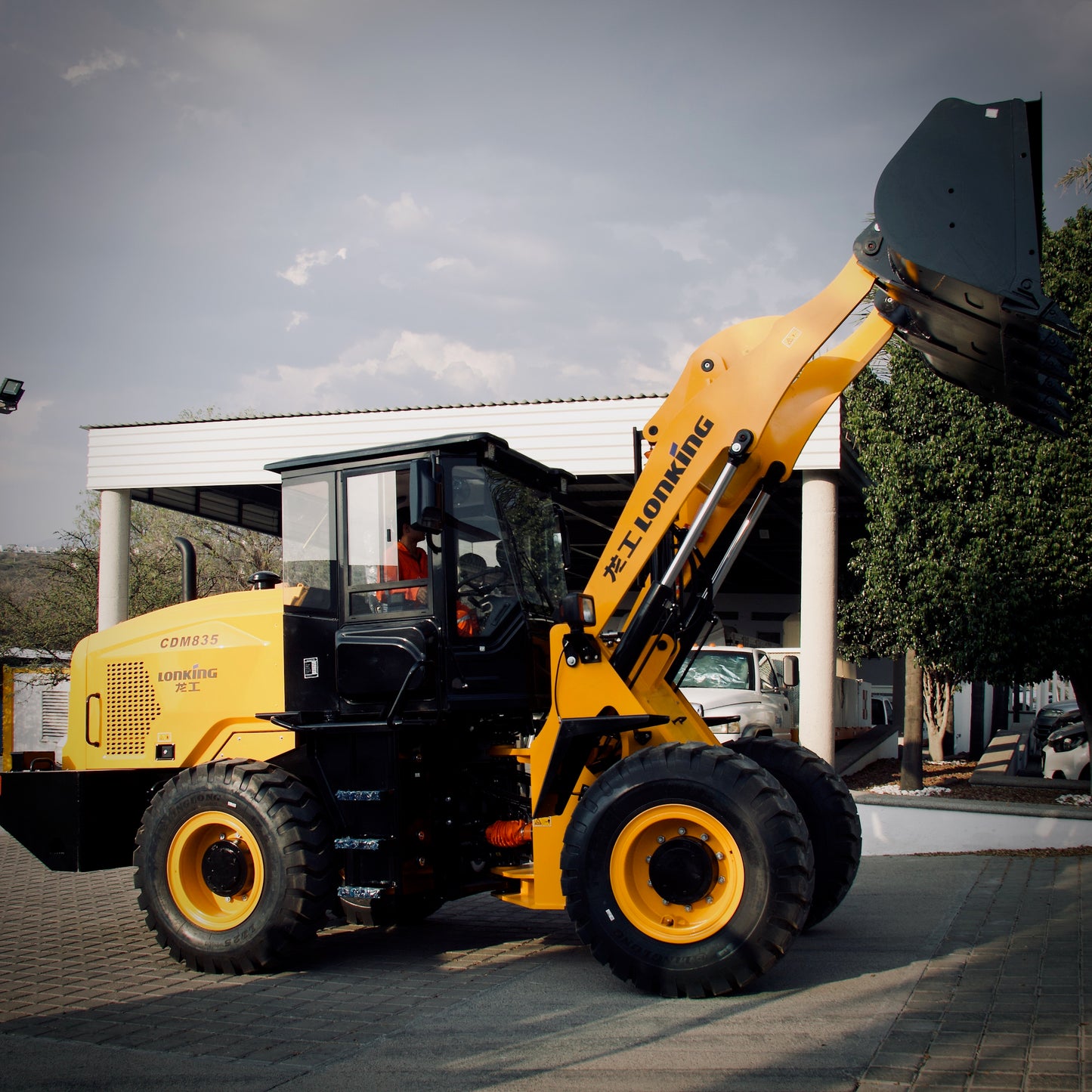 Cargador Frontal de 3.5 TON / 1.8 M³ CDM835