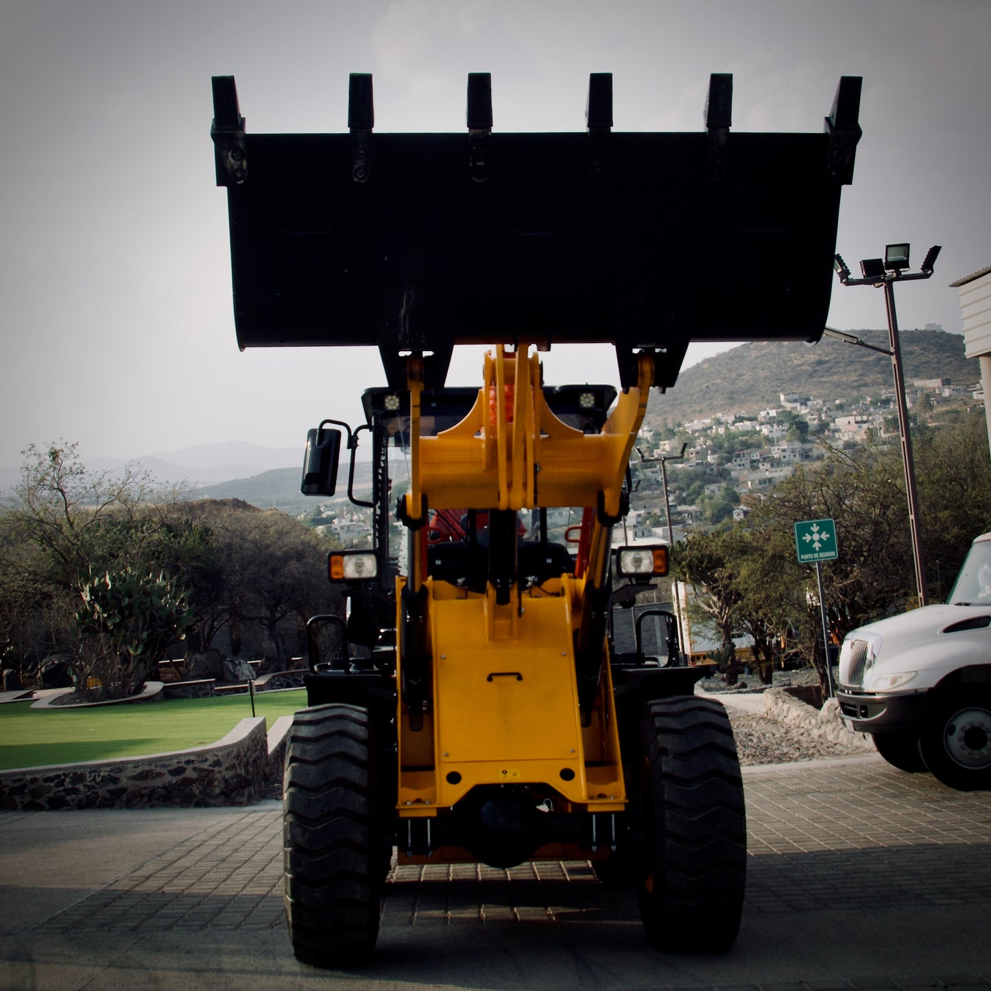Cargador Frontal de 3.5 TON / 1.8 M³ CDM835