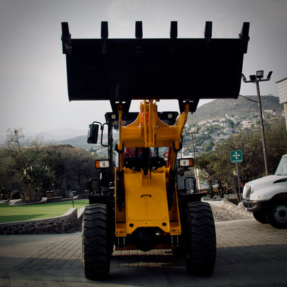 Cargador Frontal de 3.5 TON / 1.8 M³ CDM835