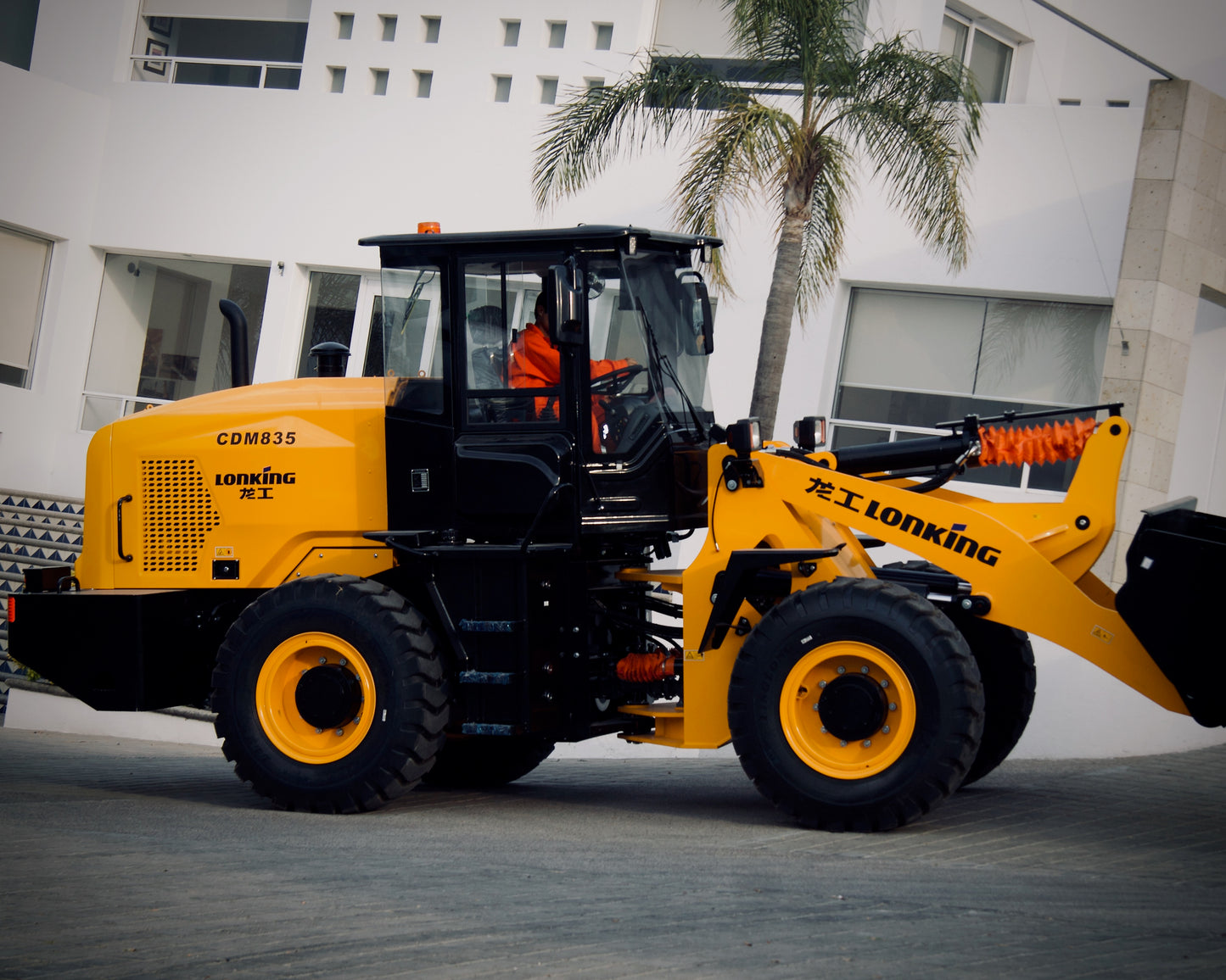 Cargador Frontal de 3.5 TON / 1.8 M³ CDM835