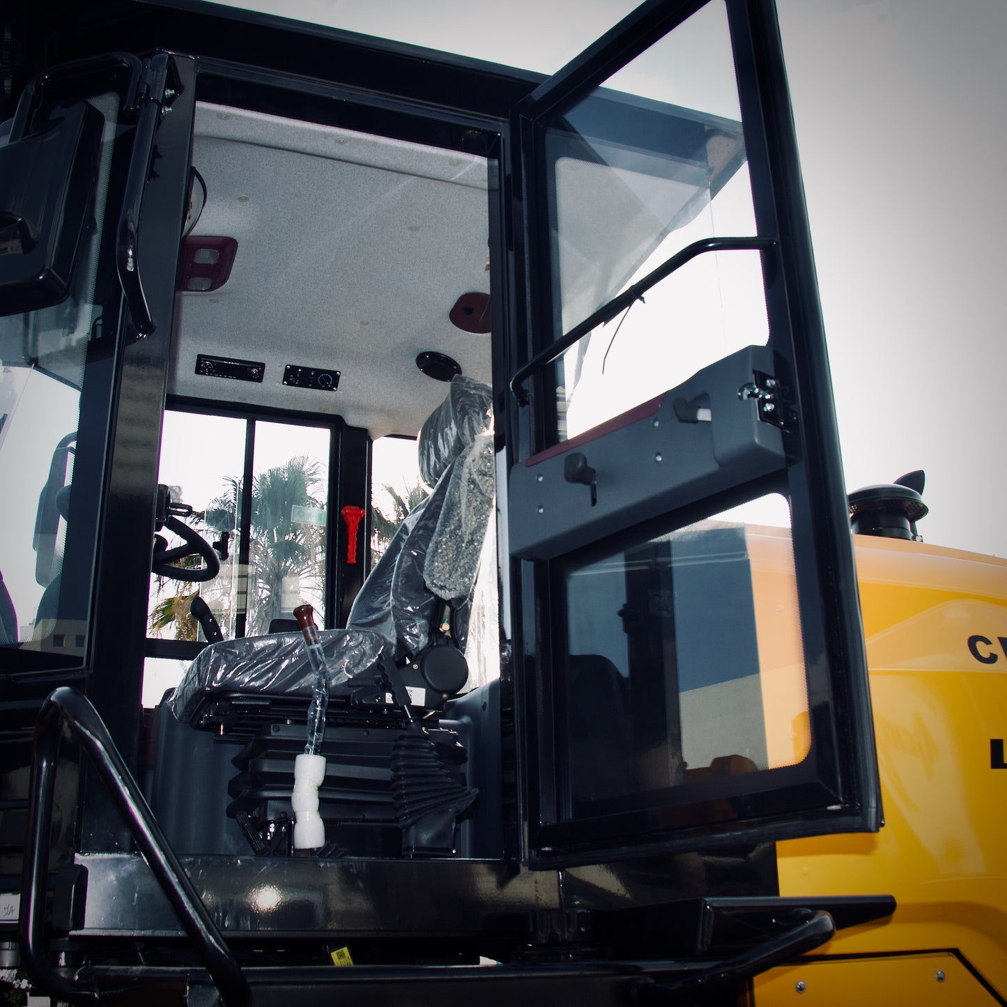 Cargador Frontal de 3.5 TON / 1.8 M³ CDM835