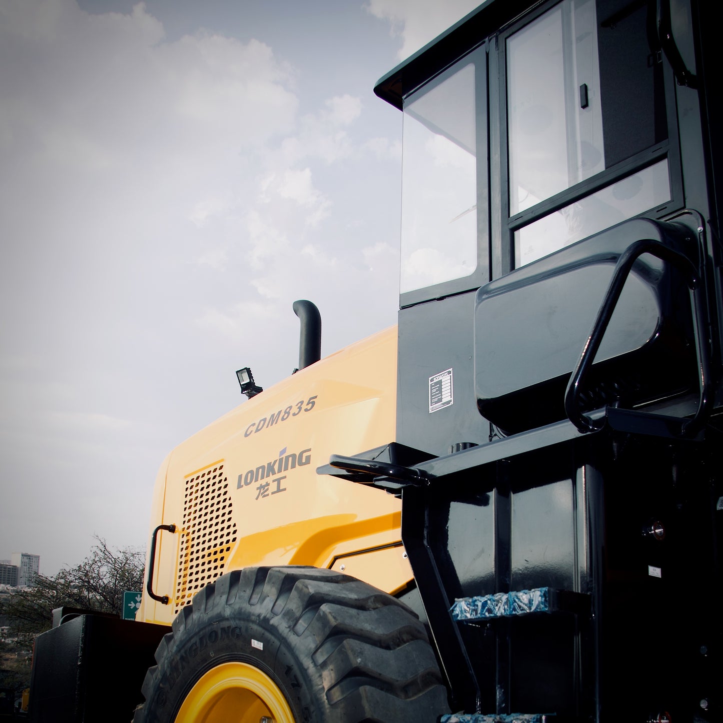 Cargador Frontal de 3.5 TON / 1.8 M³ CDM835