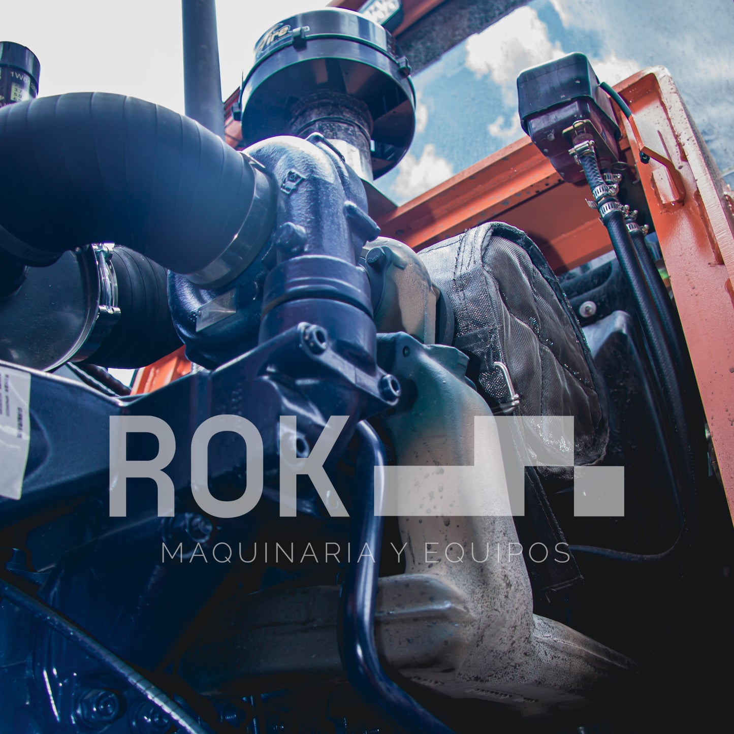 Retroexcavadora BK100R de 94 HP.