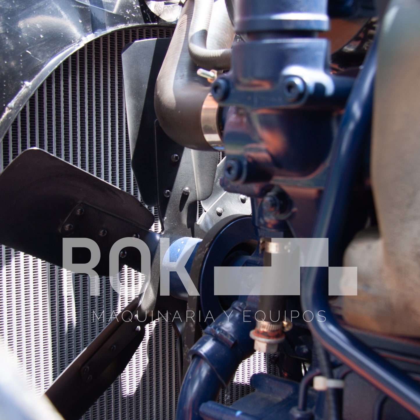 Retroexcavadora BK100R de 94 HP.