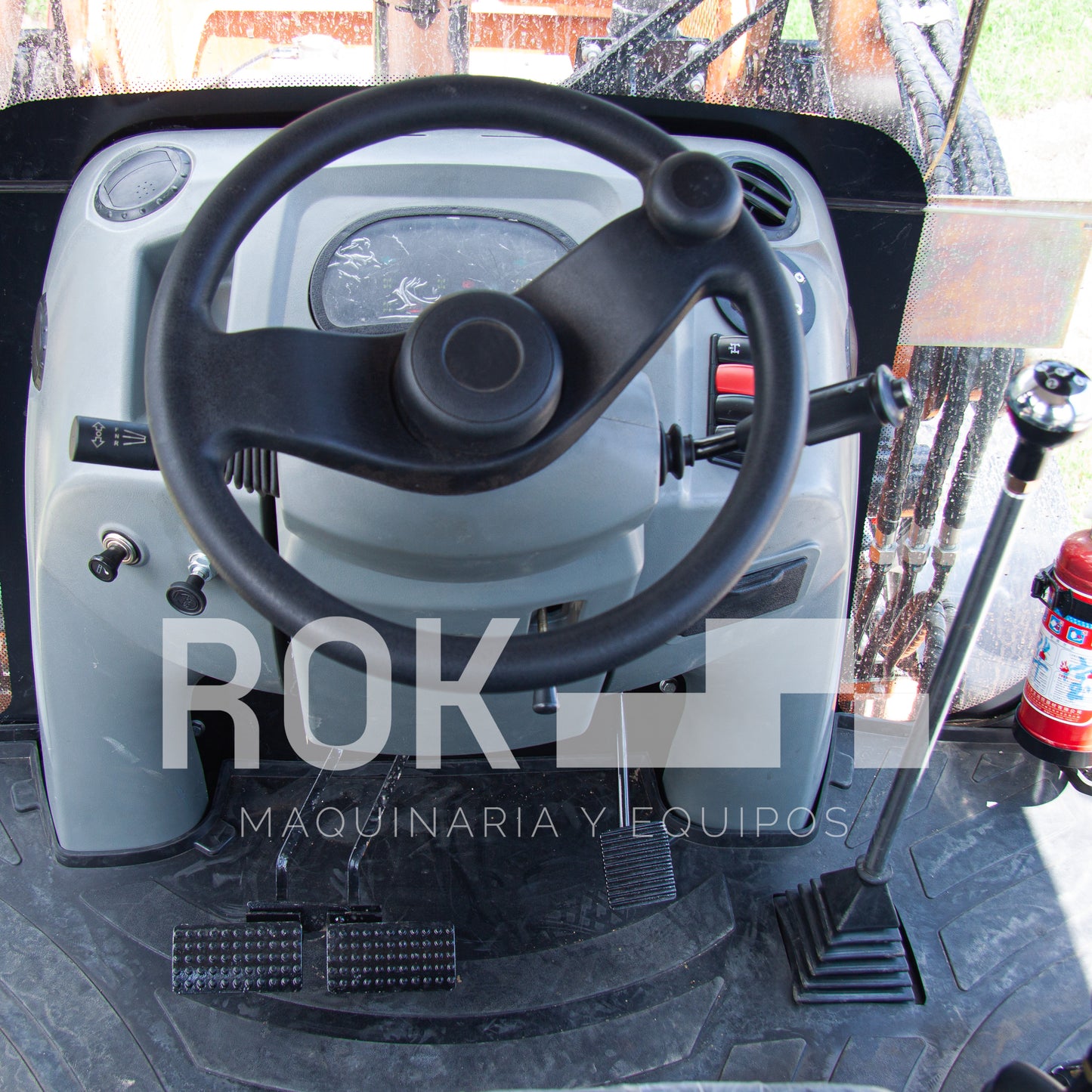 Retroexcavadora BK100R de 94 HP.