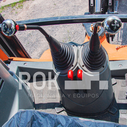 Retroexcavadora BK100R de 94 HP.