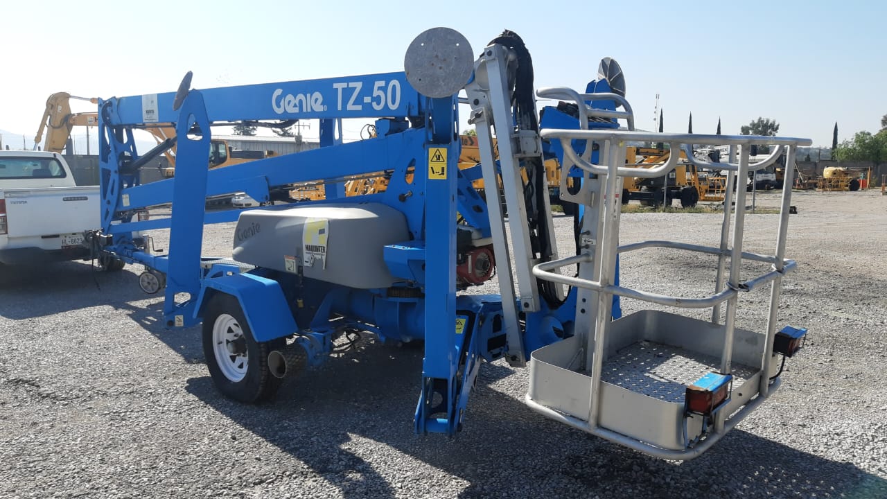 Plataforma articulada remolcable TZ-50 hibrida con manejo